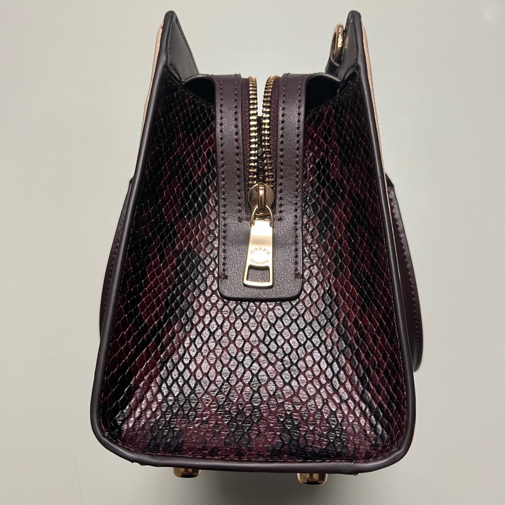 Grace Carryall In Signature - Picture 5 of 6
